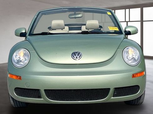 Used 2007 Volkswagen Beetle Convertible w/ Package 1 FWD image 2