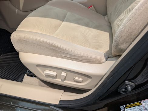 Used 2014 Nissan Rogue SV AWD/4WD image 20
