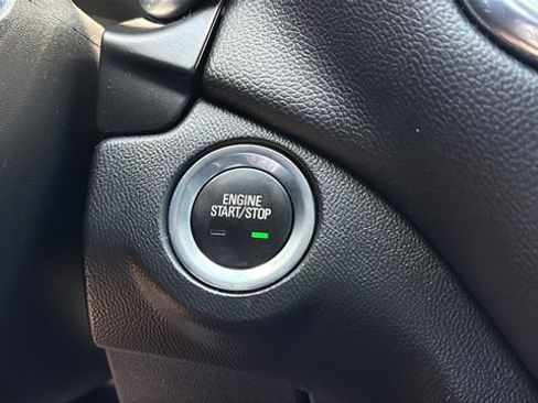 Used 2022 Chevrolet Equinox LT FWD image 28