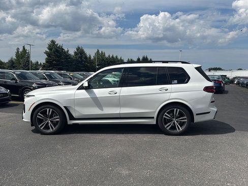 Used 2024 BMW X7 xDrive40i w/ M Sport Package AWD/4WD image 6