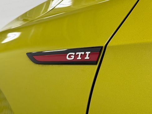 Used 2022 Volkswagen GTI Autobahn FWD image 9