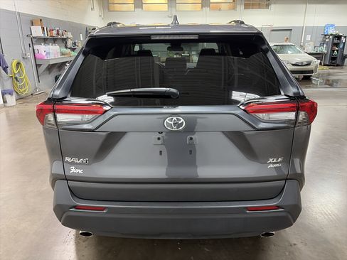 Used 2025 Toyota RAV4 XLE AWD/4WD image 4