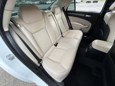 Used 2017 Chrysler 300 Limited image 13