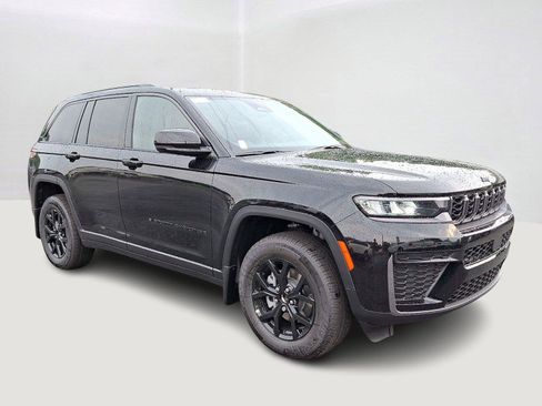 New 2026 Jeep Grand Cherokee Altitude AWD/4WD image 2