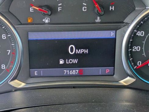 Used 2023 Chevrolet Traverse LT FWD image 11