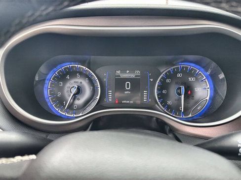 Used 2023 Chrysler Voyager LX FWD image 12