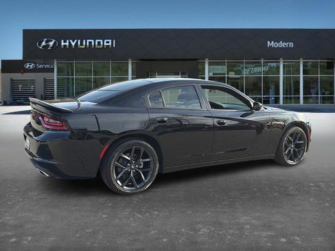 Used 2022 Dodge Charger SXT w/ Blacktop Package image 3