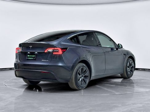 Used 2024 Tesla Model Y Long Range image 3