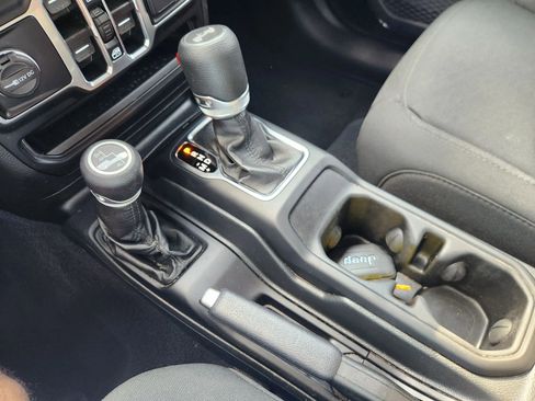 Used 2021 Jeep Wrangler Unlimited Sport image 36