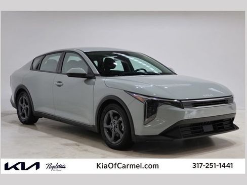 Used 2025 Kia K4 FWD image 1