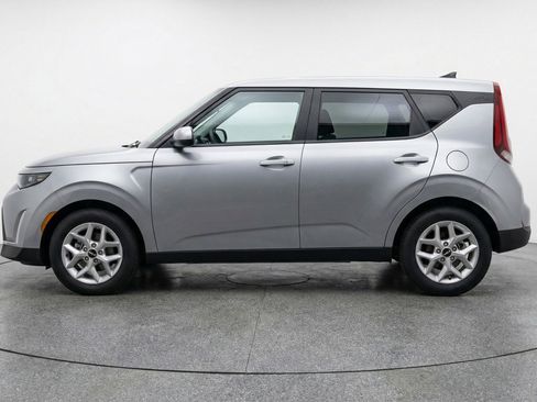 Used 2025 Kia Soul LX w/ LX Technology Package FWD image 5