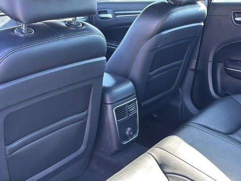 Used 2011 Chrysler 300 Limited image 31