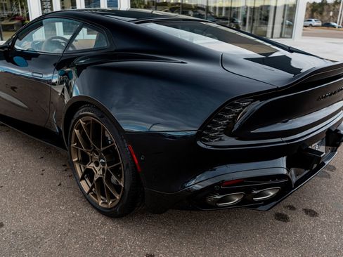 Used 2025 Aston Martin Vanquish V12 image 9