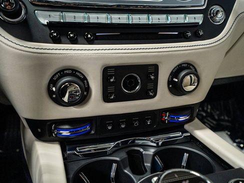 Used 2017 Rolls-Royce Wraith image 47