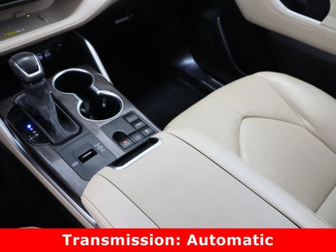 Used 2023 Toyota Highlander Limited image 17