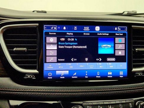 Used 2021 Chrysler Pacifica Pinnacle AWD/4WD image 18