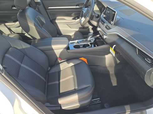 New 2025 Nissan Altima 2.5 SR image 22