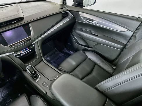 Used 2017 Cadillac XT5 Luxury w/ Driver Awareness Package AWD/4WD image 11