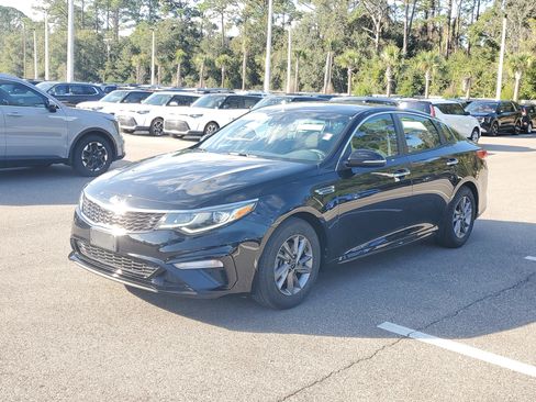 Certified 2020 Kia Optima LX image 3