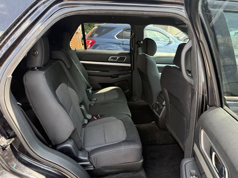 Used 2017 Ford Explorer XLT AWD/4WD image 19