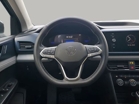 Used 2024 Volkswagen Taos SE w/ Panoramic Sunroof Package image 24