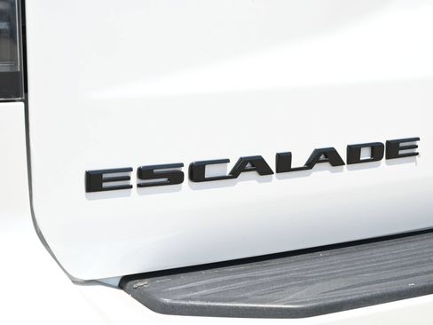 Used 2023 Cadillac Escalade ESV Sport w/ LPO, ONYX Package AWD/4WD image 22