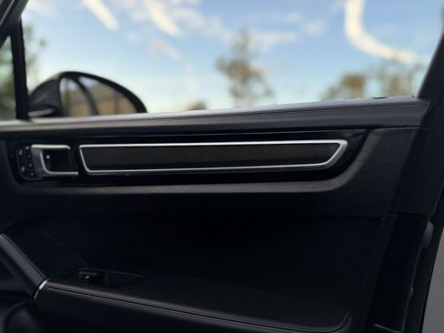 Used 2023 Porsche Cayenne Turbo S image 59