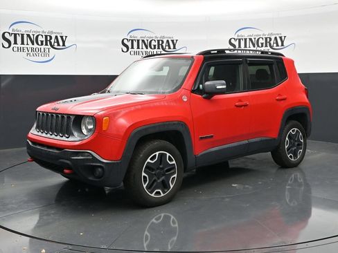 Used 2015 Jeep Renegade Trailhawk w/ Premium Leather Group AWD/4WD image 3