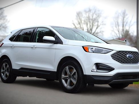 Used 2024 Ford Edge SEL w/ Convenience Package image 3