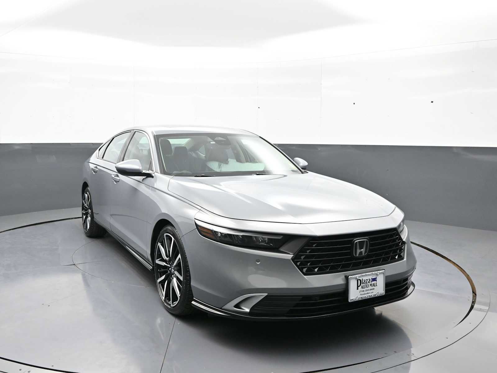 Used 2023 Honda Accord Touring image 4