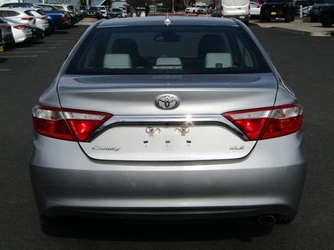 Used 2017 Toyota Camry XLE w/ Moonroof Package image 4