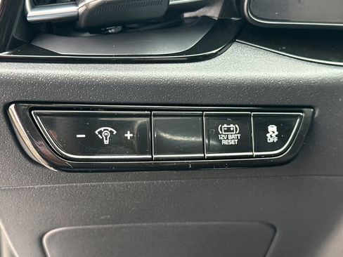 Used 2024 Kia Niro EX Touring image 28