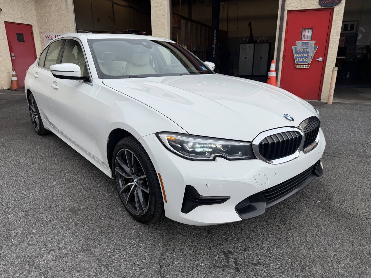 Used 2020 BMW 330i xDrive Sedan w/ Convenience Package AWD/4WD image 8