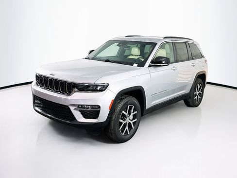 Used 2024 Jeep Grand Cherokee Limited AWD/4WD image 3