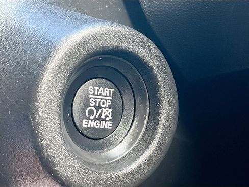 Used 2025 RAM ProMaster 2500 w/ Convenience Group image 24