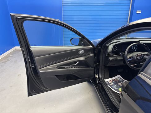 Used 2023 Hyundai Elantra SEL w/ Convenience Package FWD image 9