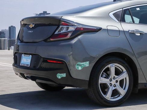Used 2017 Chevrolet Volt LT FWD image 9