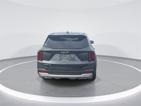 Certified 2025 Kia Sorento LX image 7