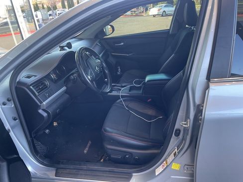Certified 2016 Toyota Camry SE image 3