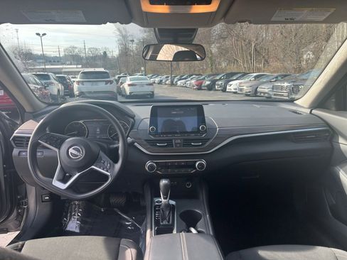 Used 2025 Nissan Altima 2.5 SV FWD image 28