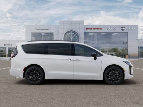 New 2027 Chrysler Pacifica Limited w/ S Appearance Package AWD/4WD image 24
