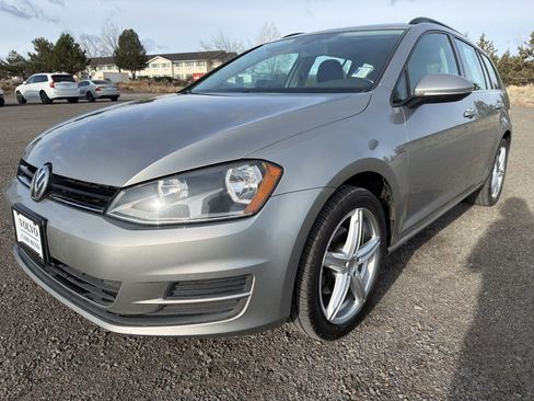 Used 2016 Volkswagen Golf Limited Edition image 5