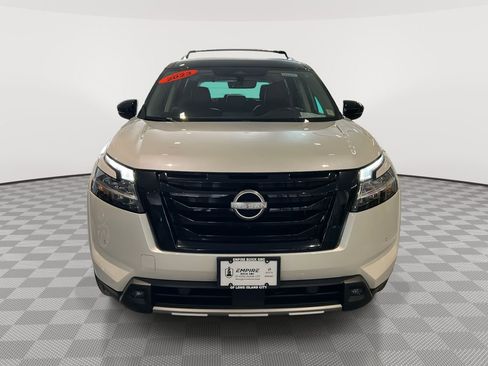 Used 2023 Nissan Pathfinder SL w/ Black Appearance Package AWD/4WD image 2