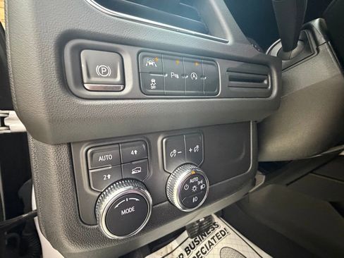 Used 2023 GMC Yukon SLT AWD/4WD image 35