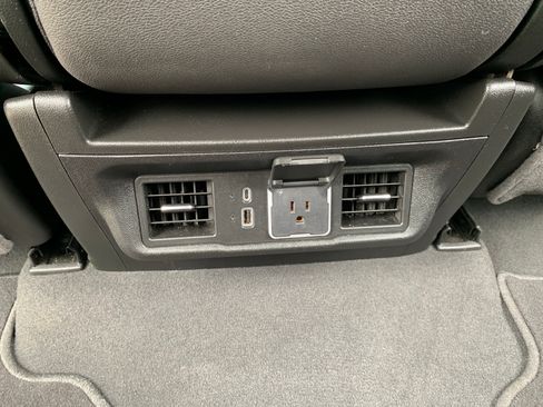 Used 2024 GMC Sierra 1500 SLT AWD/4WD image 38