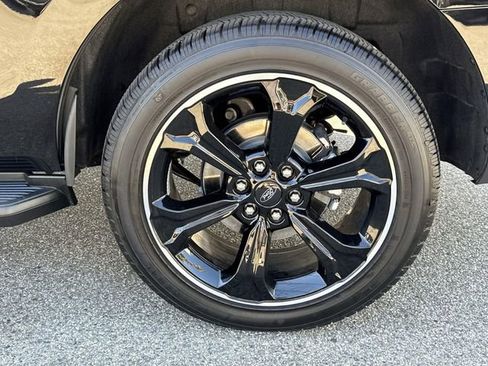 Used 2024 Ford Expedition XLT image 15