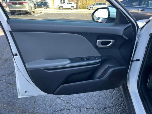 Used 2025 Kia K4 LXS image 13