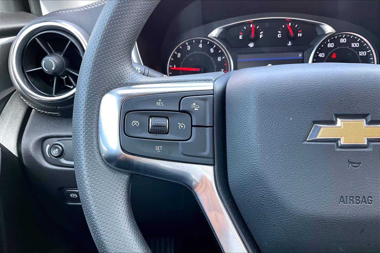 Used 2025 Chevrolet Blazer LT w/ Convenience Package FWD image 24