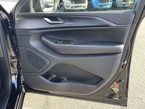 New 2025 Jeep Grand Cherokee Laredo image 16