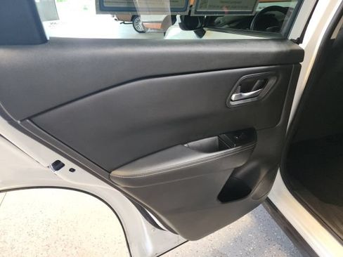 Used 2024 Nissan Rogue SV AWD/4WD image 15